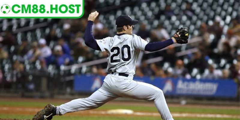 Người chạy thực hiện thao tác nhanh để bóng không bị bắt